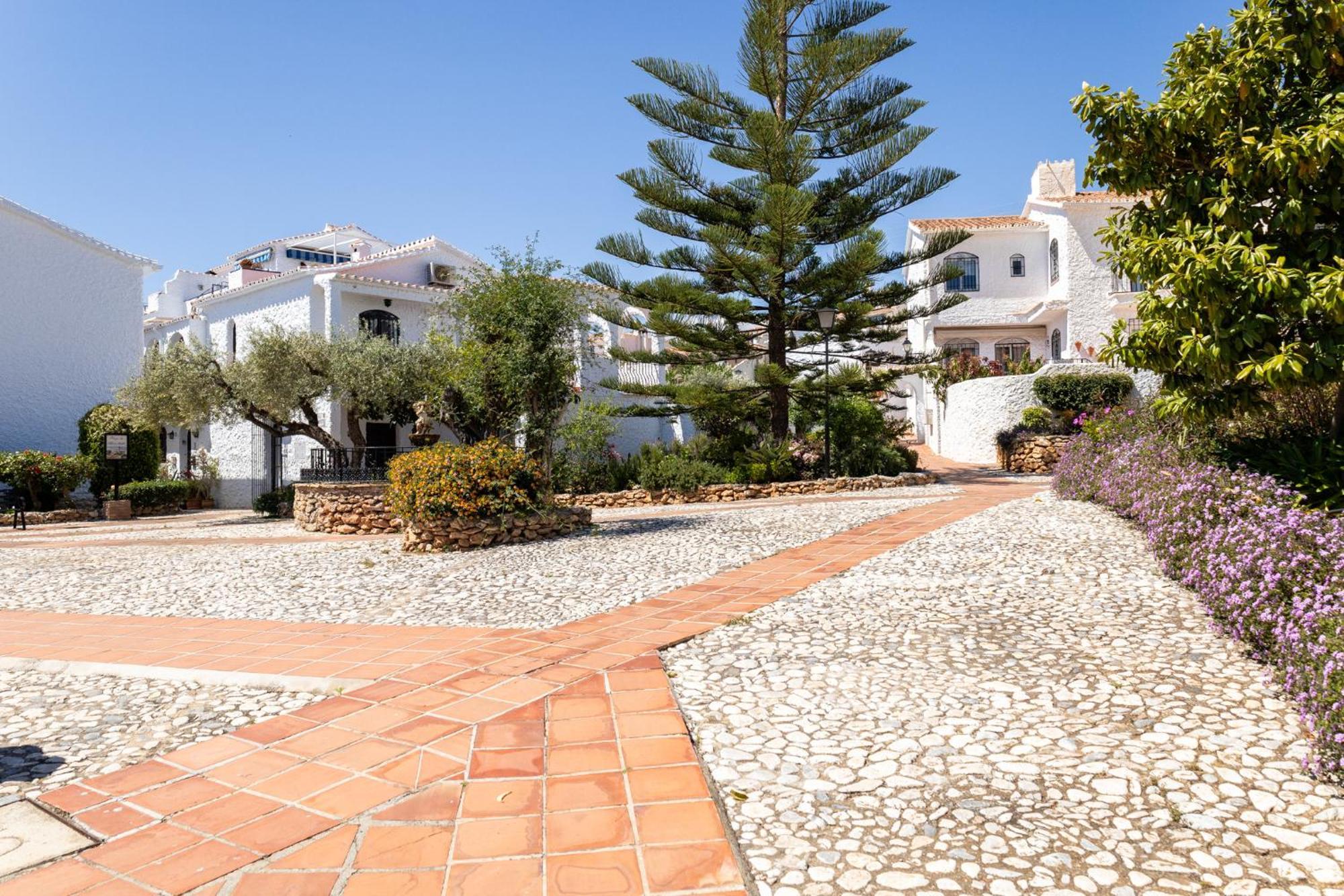 Capistrano Village B, 1 Bedroom + Free Wi-Fi Nerja Luaran gambar