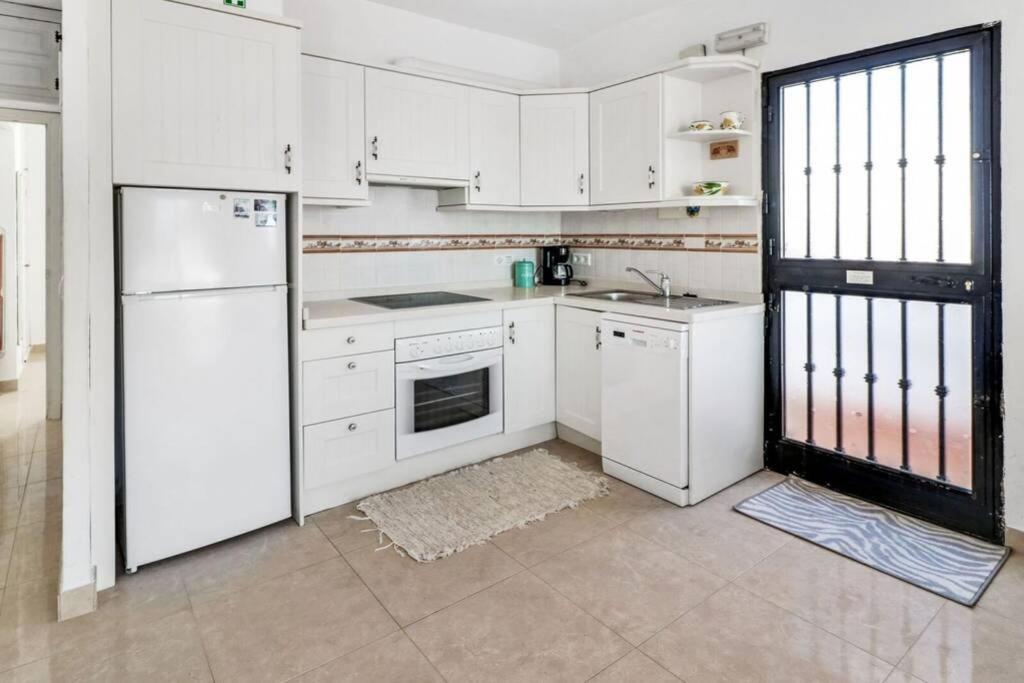 Capistrano Village B, 1 Bedroom + Free Wi-Fi Nerja Luaran gambar